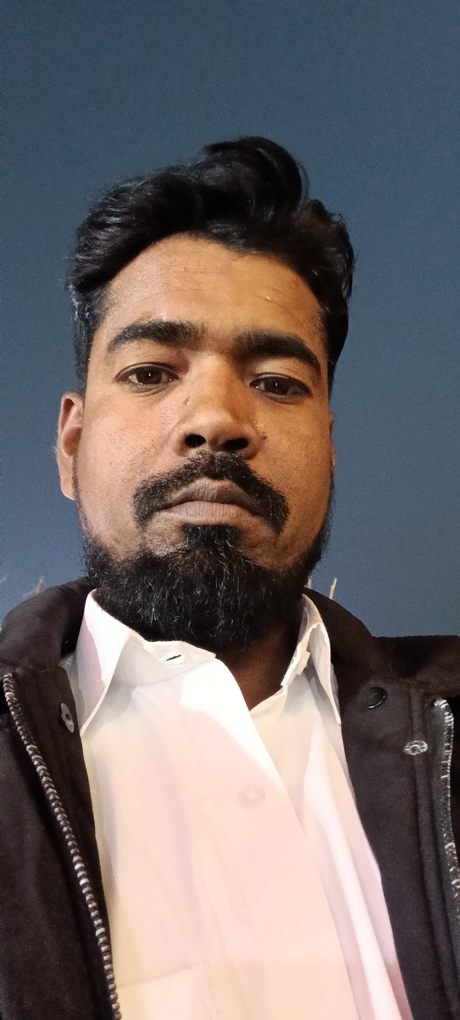 Riyaj Ansaei Raj Mistri worker in Devriya