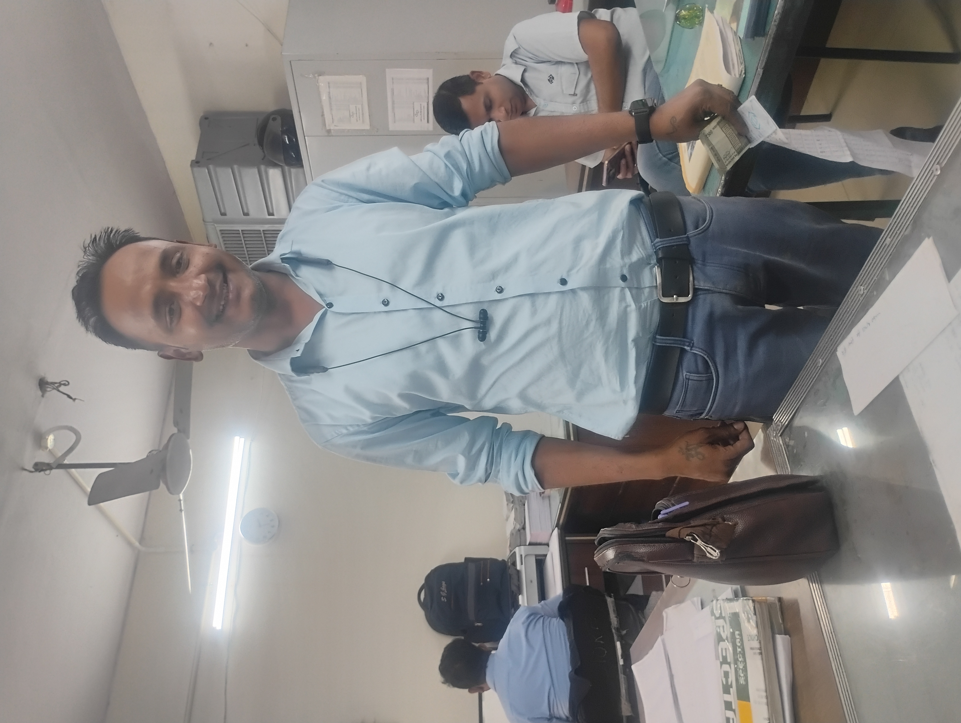 Sumit Sharma Electrician worker in North West Delhi