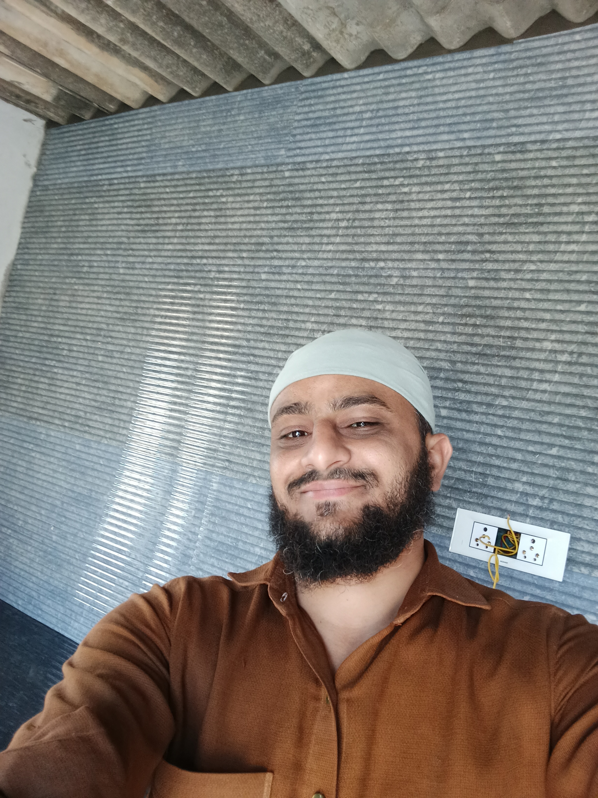 Sohel Jikani Tile Mistri worker in Gir Somnath
